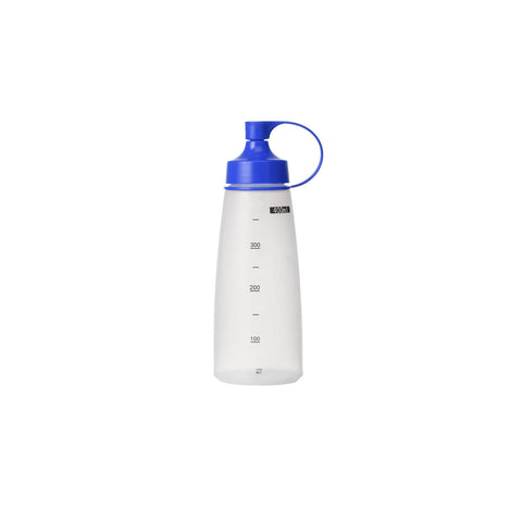 Chef Inox soft squeeze bottle with blue cap, 400ml, used for condiments, sauces, or liquids in kitchen and food service settings.