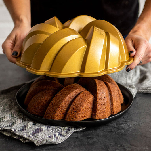 Nordic Ware USA 75th Anniversary Braided Bundt pan, 27.5 x 27 x 10.5cm - Cast Aluminium - Hospitality Connect