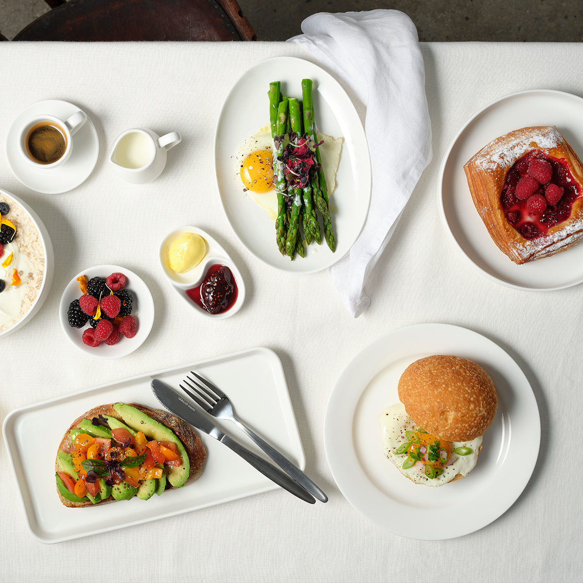 TABLEKRAFT CORE WHITE PLATTER-OVAL COUPE SHAPE -255x180x23mm Box of 4 - Hospitality Connect