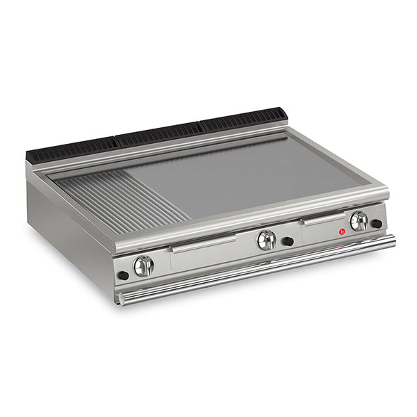 Baron Q90FTT/G1220
Three burner, bench model gas fry top with 2/3 smooth and 1/3 ribbed mild steel plate. - Hospitality Connect