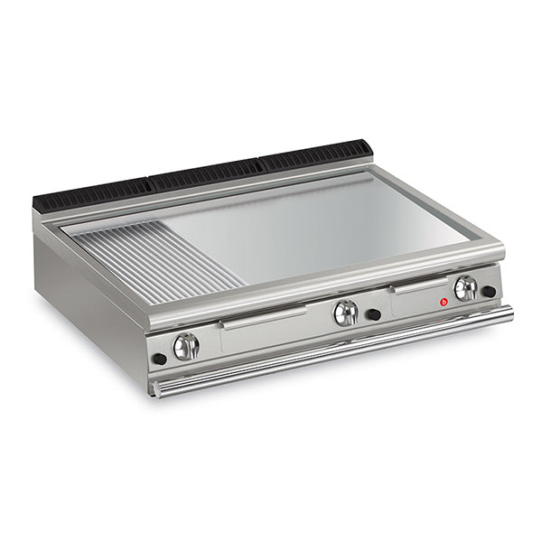 Baron Q90FTT/G1225
Three burner, bench model gas fry top with 2/3 smooth and 1/3 ribbed chrome plate - Hospitality Connect