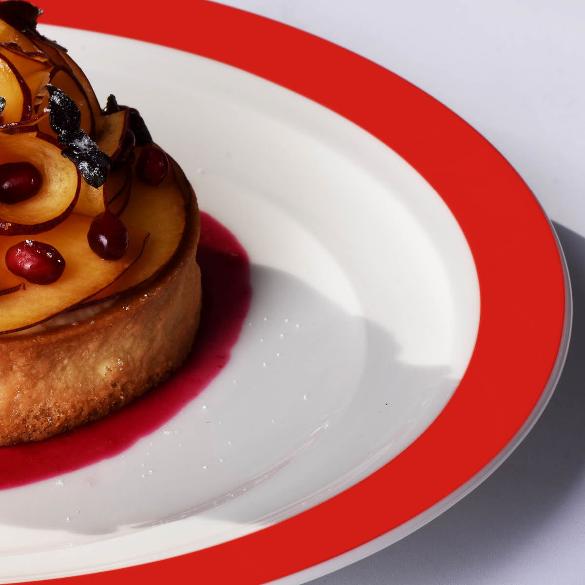 MAXADURA RESONATE-ROUND PLATE COUPE 165mm RED INNER BAND Box of 12 - Hospitality Connect
