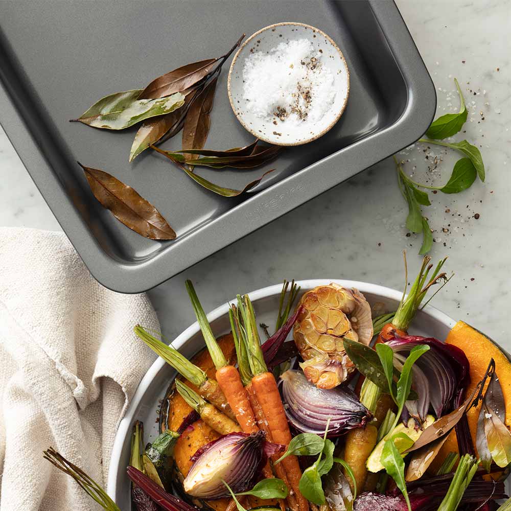 WILTSHIRE BAKING PAN-RECT EASYBAKE 330x230x45mm NON-STICK - Hospitality Connect